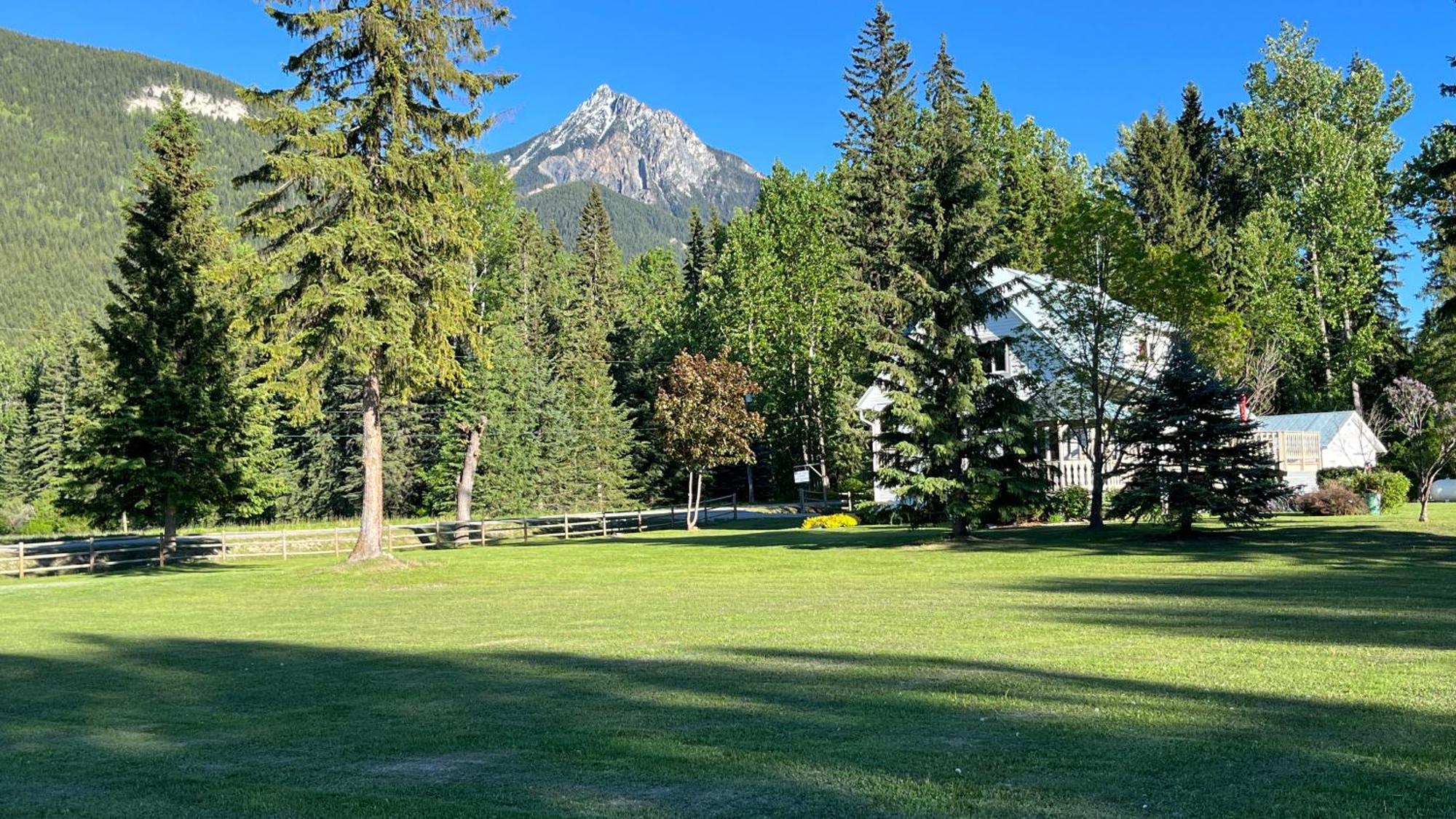 גולדן Bear Paw Lodge מראה חיצוני תמונה